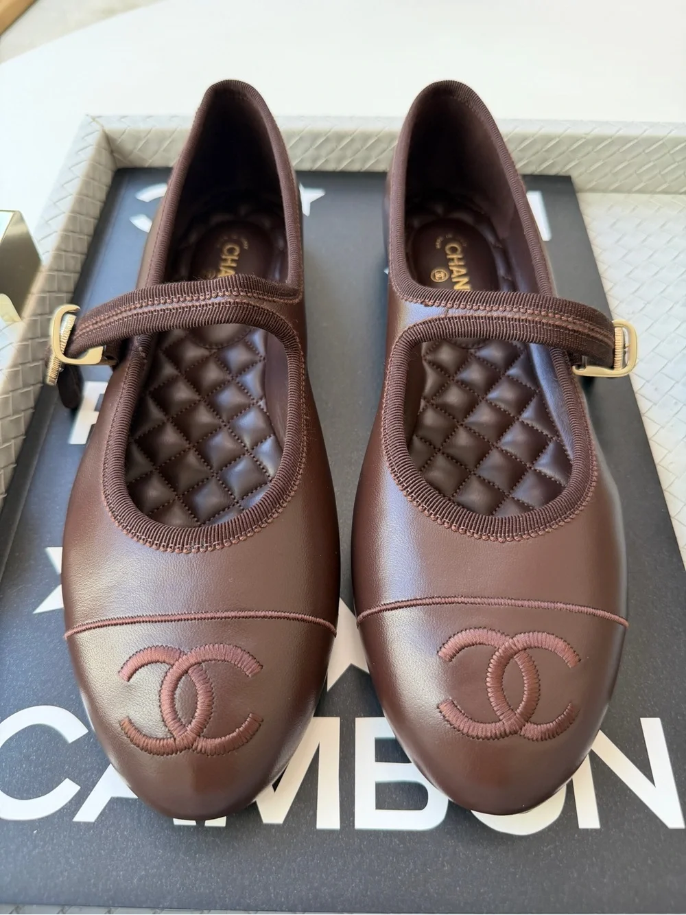 CHANEL CC LOGO BROWN MARRON FONCE LEATHER MARYJANE BALLET FLATS SHOES GHW 40.5C